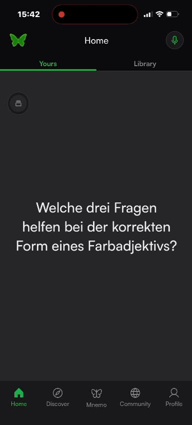 Ein vertikaler Feed, in dem eine Lernkarte nach der anderen erscheint und weggewischt wird